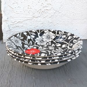 Queen's cute serving dishes